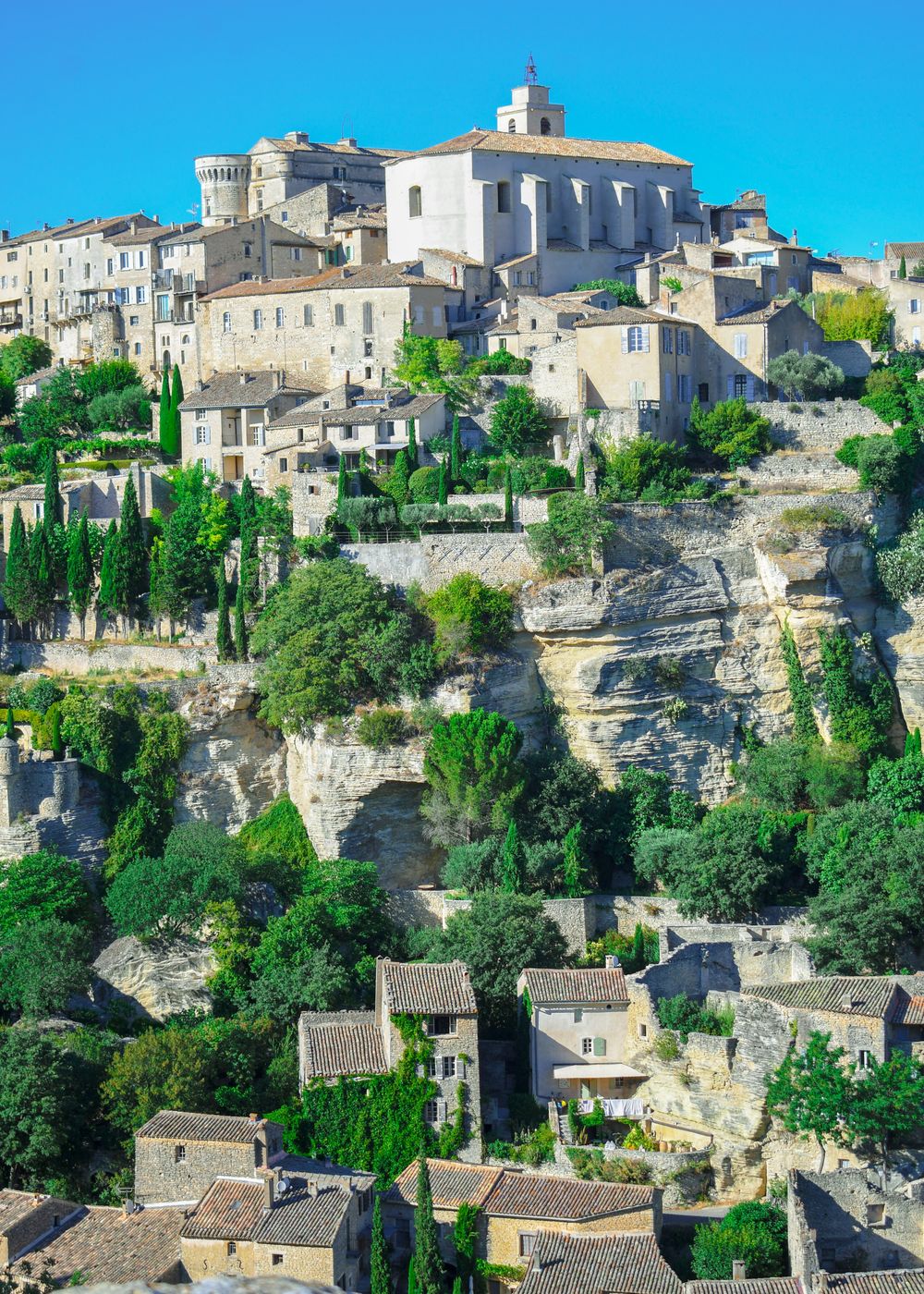 Village provençal perché, typique de la région PACA
