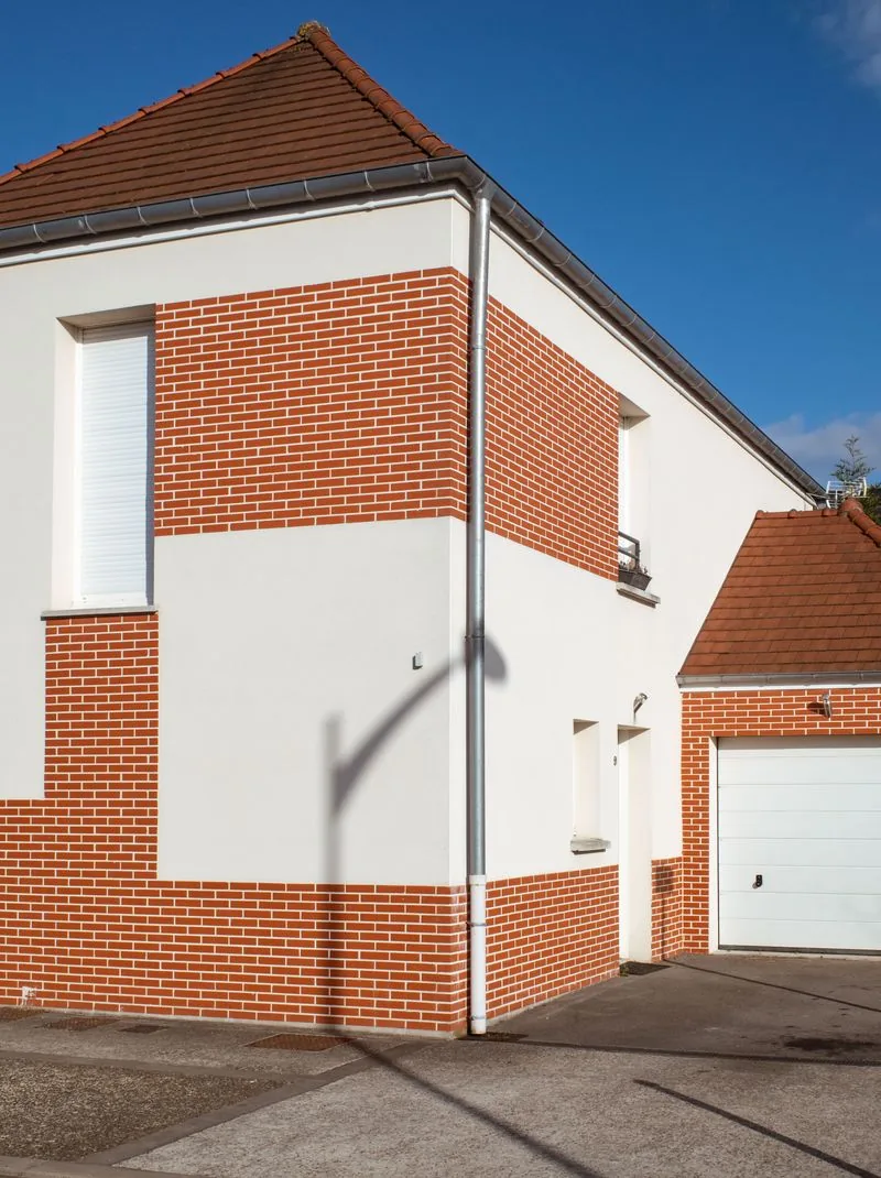 Une maison individuelle en brique