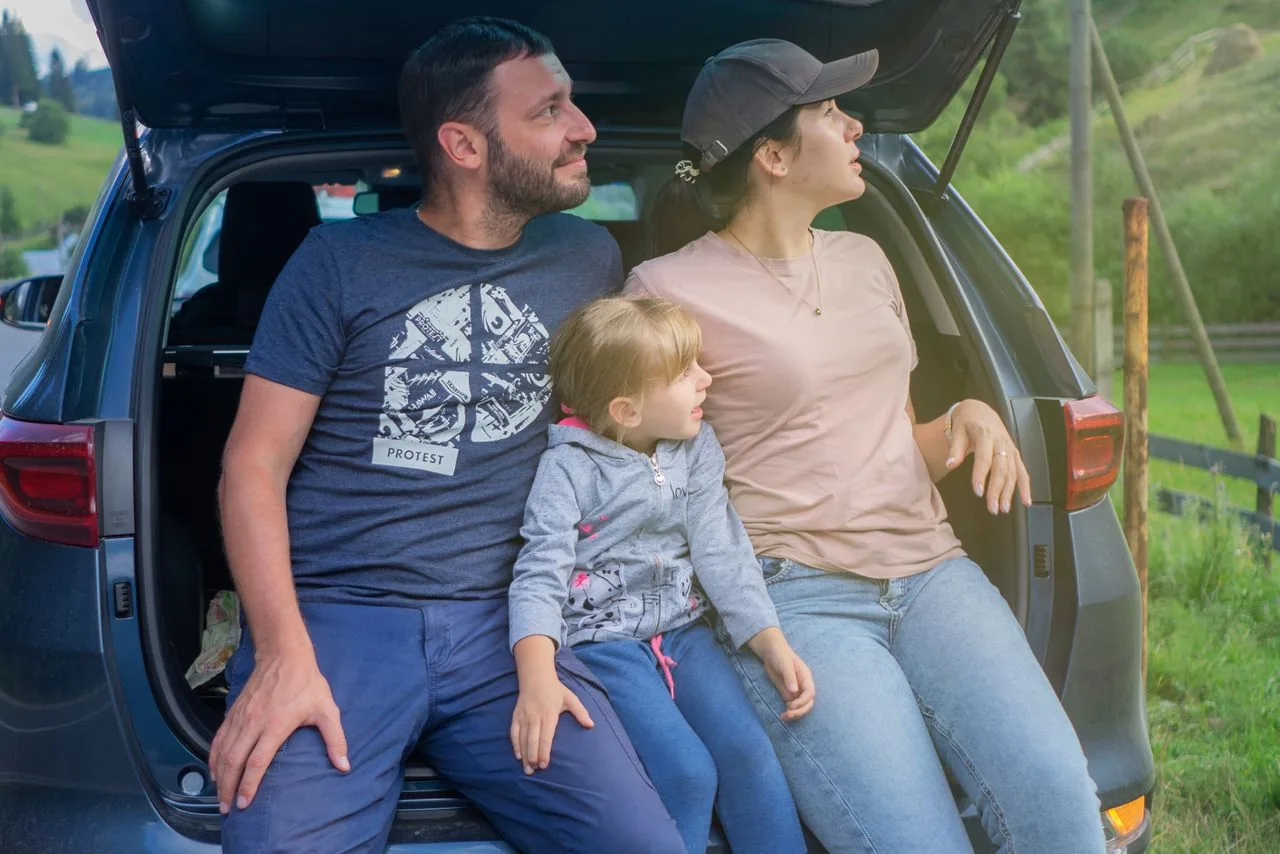 Une famille prépare le départ en vacances